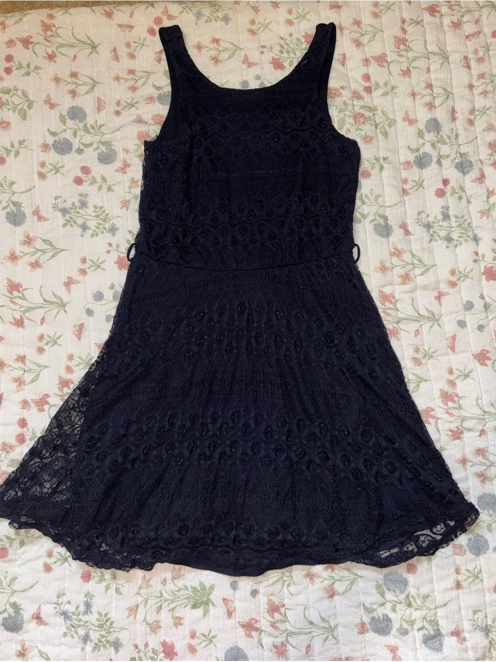 Lace-Textured Navy Sleeveless Women's Top